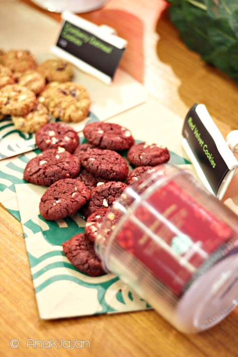 Cranberry Oatmeal Cookies and Red Velvet Cookies IDR 115k/jar