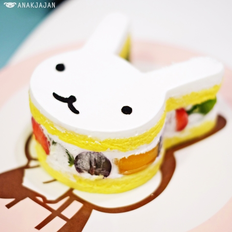 White Rabbit's Vanilla Fruit Cake IDR 55k