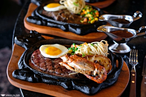 Wagyu Tenderloin Steak 200gr + Grilled Lobster IDR 128k